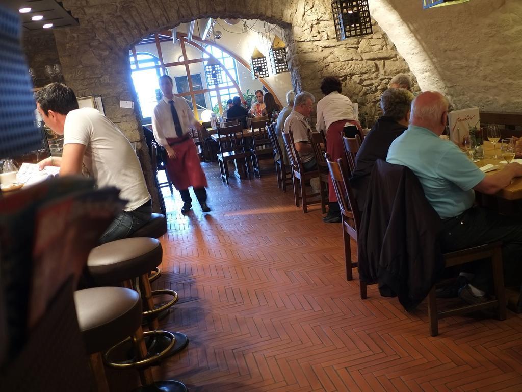 Hotel Brauerei Frohsinn อาร์บอน ภายนอก รูปภาพ